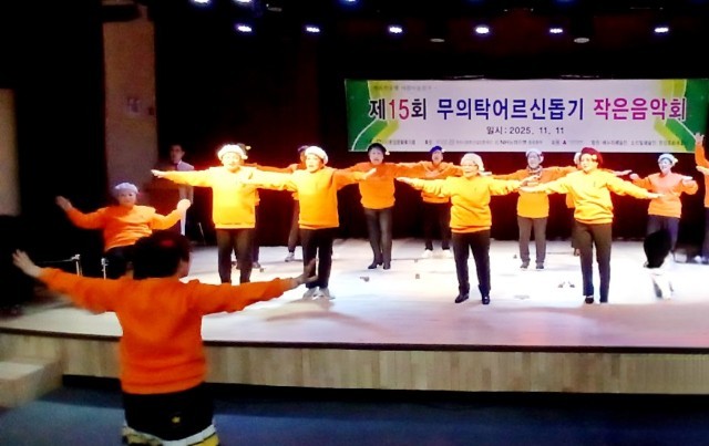 사할린 동포분 80대 소녀의  노래와 율동 신난다.